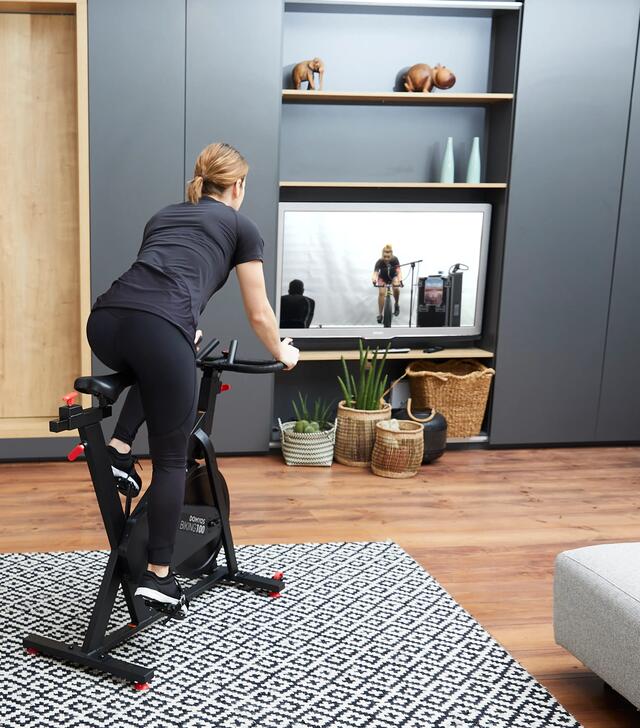 Cardio-Routine im Fitnessstudio, um Gewicht zu verlieren